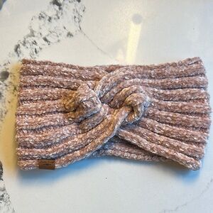 Chunky Knit Headband in light pink.